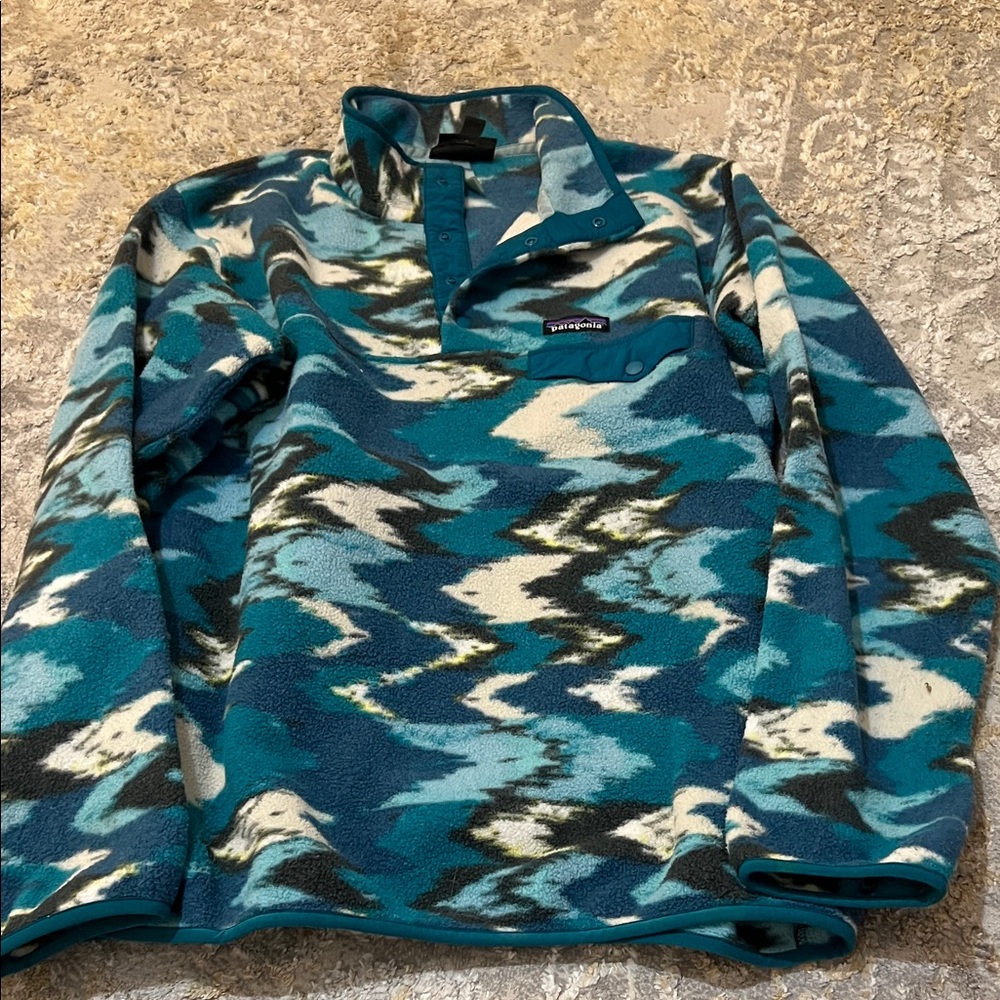 Patagonia Men's Teal and White Patterned Fleece Jacket